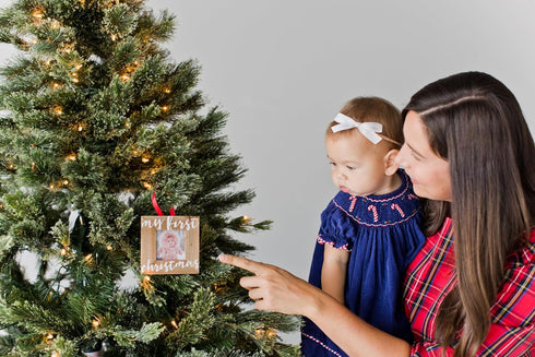Pearhead Baby’s First Christmas Wooden Picture Frame Ornament, Rustic Keepsake Photo Holiday Gift for New Parents