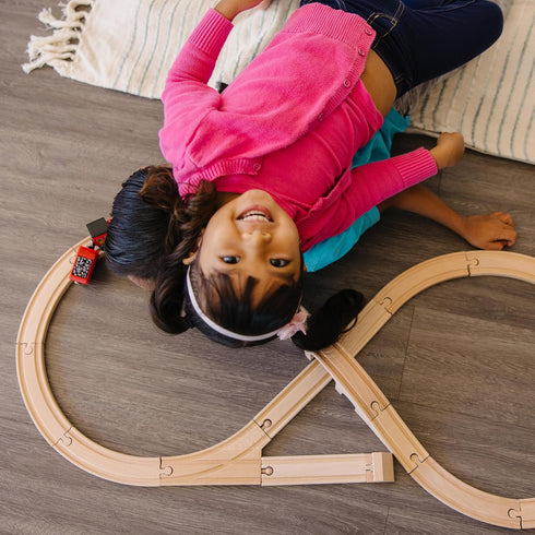 Set (22 Melissa & Doug Classic Wooden Figure Eight Train pcs)