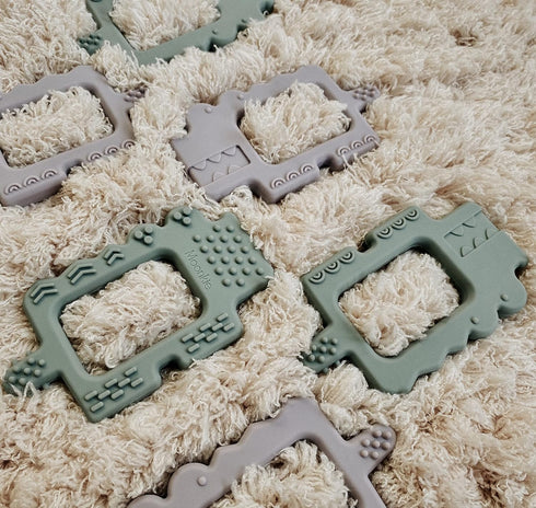 Moonkie Teething Toy, Safe & Easy to Hold BPA Free Silicone Baby Soothing Teethers for Babies 0-12 Months (Crocodile