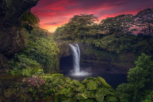 Rainbow Falls, Hawaii Waterfall - 500 Piece Jigsaw Puzzle for Adults, 20.4 in. x 14.9 in. | 52 x 38 cm