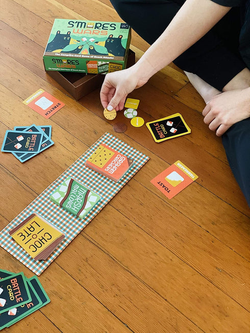 Chronicle Books S’Mores Wars: The Campfire Card Game of Snack Attacks (Competitive Card-Drafting Marshmallow Game for