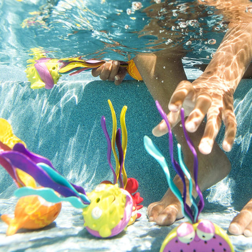Playset 4 Summer 3+ B. toys Shark Scoop Diving Pool with Finley & Snacks Encourages Active Play & Coordination Easy