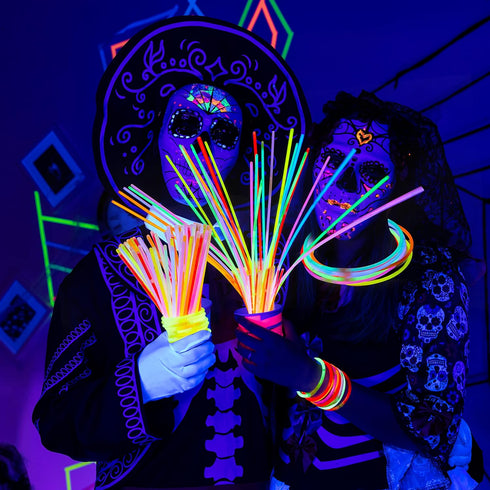 JOYIN 300 Pack Glow Sticks, 100ct 22'' Necklaces and 200 Pcs 8" Glow Sticks with Connectors for Halloween Party Favors