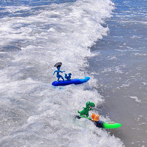 H2O Surfer Dudes Legends & Surfer Pets Wave Powered Mini-Surfer, Pet and Surfboard Beach Toy - and Rusty